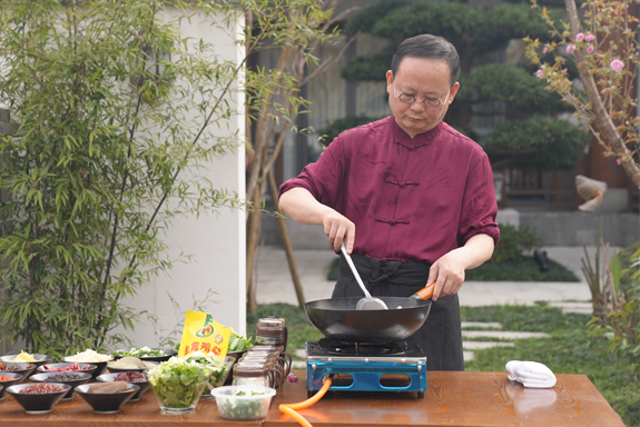 金宮，金宮雞精，金宮味精，金宮火鍋底料，金宮香腸臘肉調料，金宮小龍蝦調料，金宮魚調料，金宮調料定制，金宮調味品定制